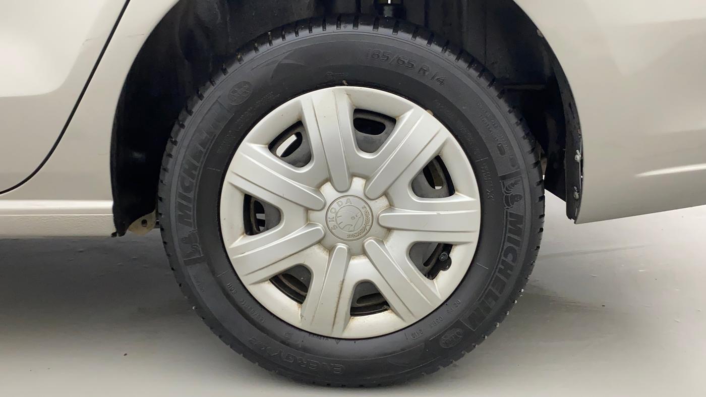 2012 Skoda Rapid AMBITION 1.6 MPI MT, Petrol, Manual, 76,646 km, Left Rear Wheel