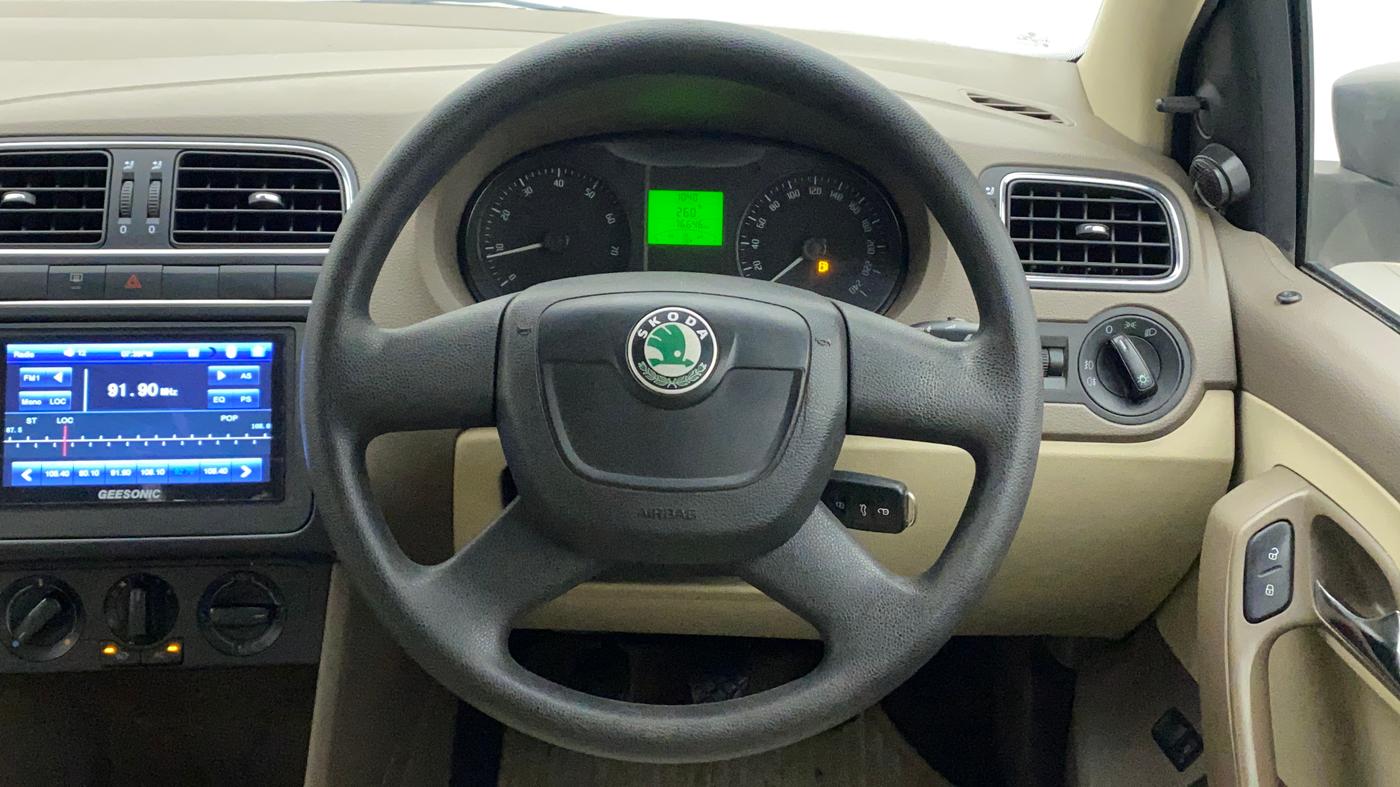 2012 Skoda Rapid AMBITION 1.6 MPI MT, Petrol, Manual, 76,646 km, Steering Wheel Close Up