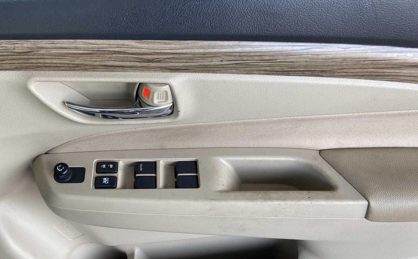 2022 Maruti Ciaz DELTA 1.5 SHVS MT PETROL, Petrol, Manual, 18,946 km, Driver Side Door Panels Control