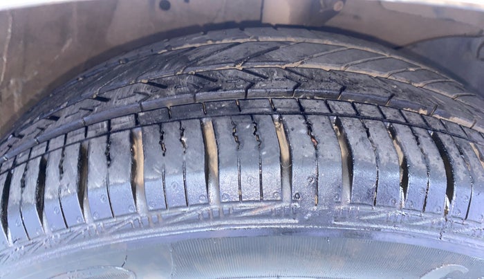 2014 Honda Amaze 1.2L I-VTEC S, Petrol, Manual, 75,750 km, Right Front Tyre Tread