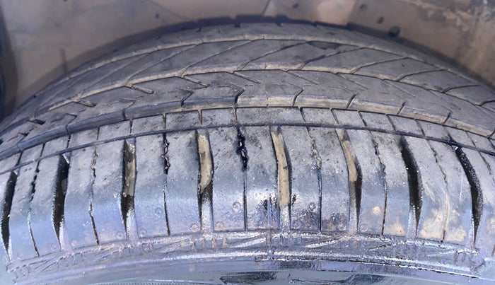 2014 Honda Amaze 1.2L I-VTEC S, Petrol, Manual, 75,750 km, Left Front Tyre Tread