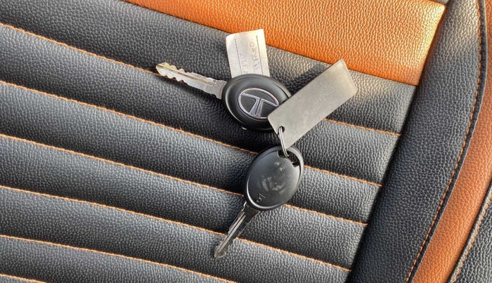 2018 Tata Tiago XE PETROL, Petrol, Manual, 18,011 km, Key Close Up