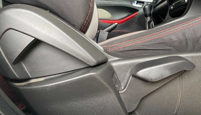 2020 Ford FREESTYLE FLAIR EDITION 1.2 PETROL, Petrol, Manual, 38,601 km, Driver Side Adjustment Panel