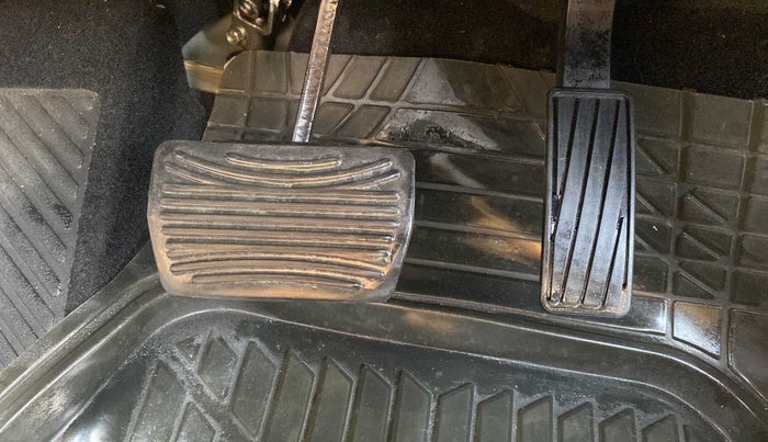 2020 Mahindra XUV300 W8 (O) 1.5 DIESEL AMT, Diesel, Automatic, 13,248 km, Pedals