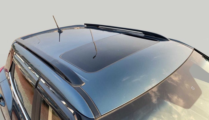 2020 Mahindra XUV300 W8 (O) 1.5 DIESEL AMT, Diesel, Automatic, 13,248 km, Roof