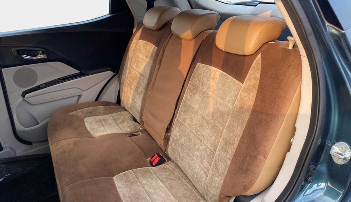 2020 Mahindra XUV300 W8 (O) 1.5 DIESEL AMT, Diesel, Automatic, 13,248 km, Right Side Rear Door Cabin