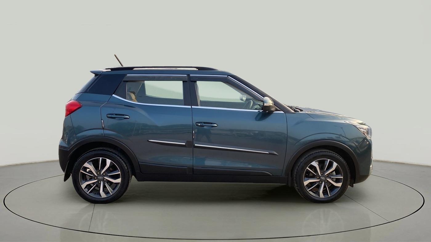 2020 Mahindra XUV300 W8 (O) 1.5 DIESEL AMT, Diesel, Automatic, 13,248 km, Right Side View