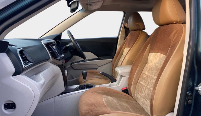 2020 Mahindra XUV300 W8 (O) 1.5 DIESEL AMT, Diesel, Automatic, 13,248 km, Right Side Front Door Cabin