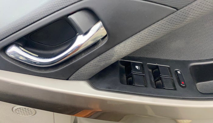 2018 Tata NEXON XZA PLUS PETROL, Petrol, Automatic, 63,160 km, Driver Side Door Panels Control