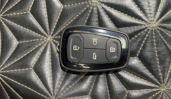 2018 Tata NEXON XZA PLUS PETROL, Petrol, Automatic, 63,160 km, Key Close Up