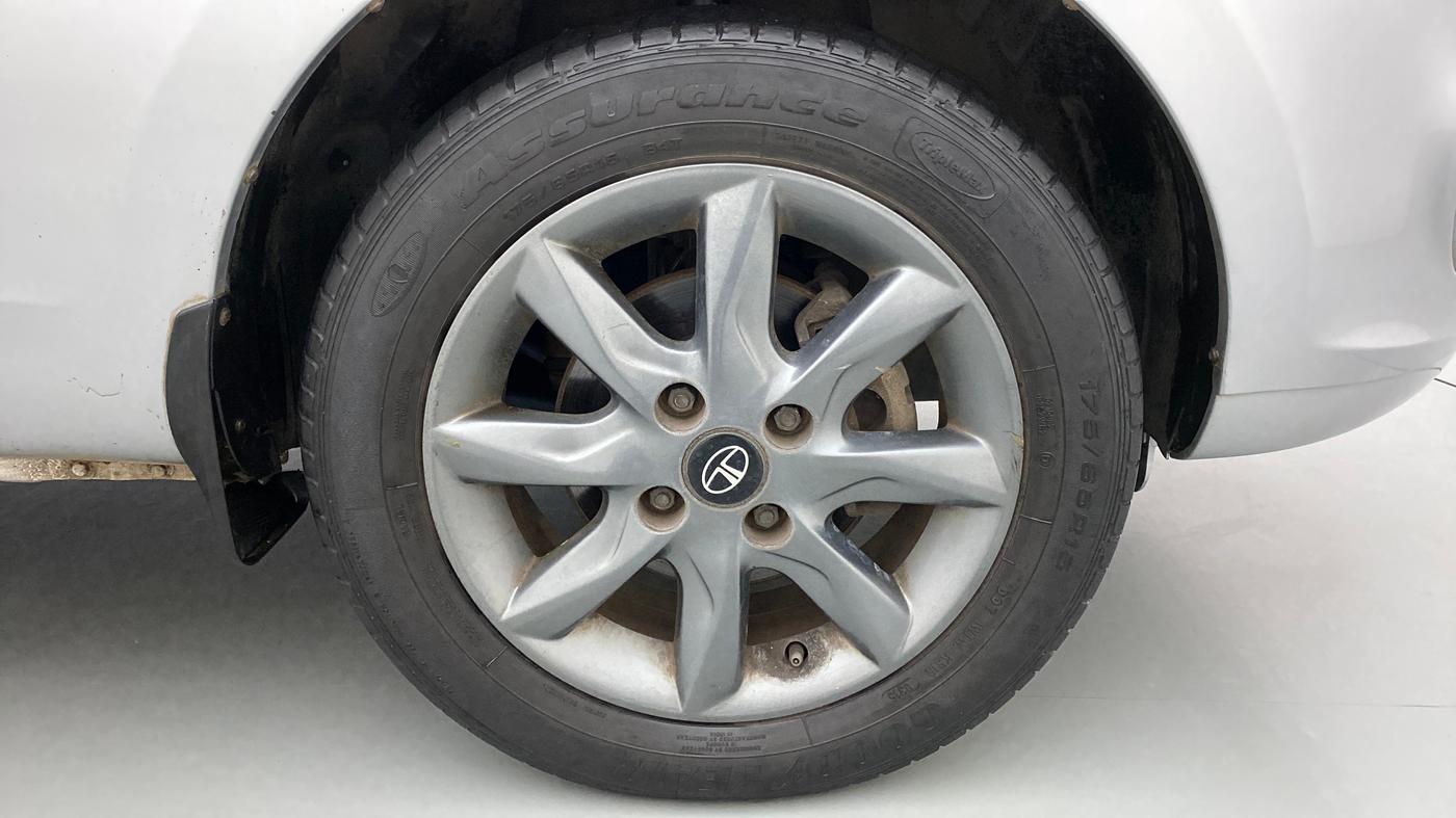 2015 Tata Bolt XT REVOTRON, Petrol, Manual, 22,846 km, Right Front Wheel