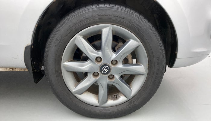 2015 Tata Bolt XT REVOTRON, Petrol, Manual, 22,846 km, Right Front Wheel