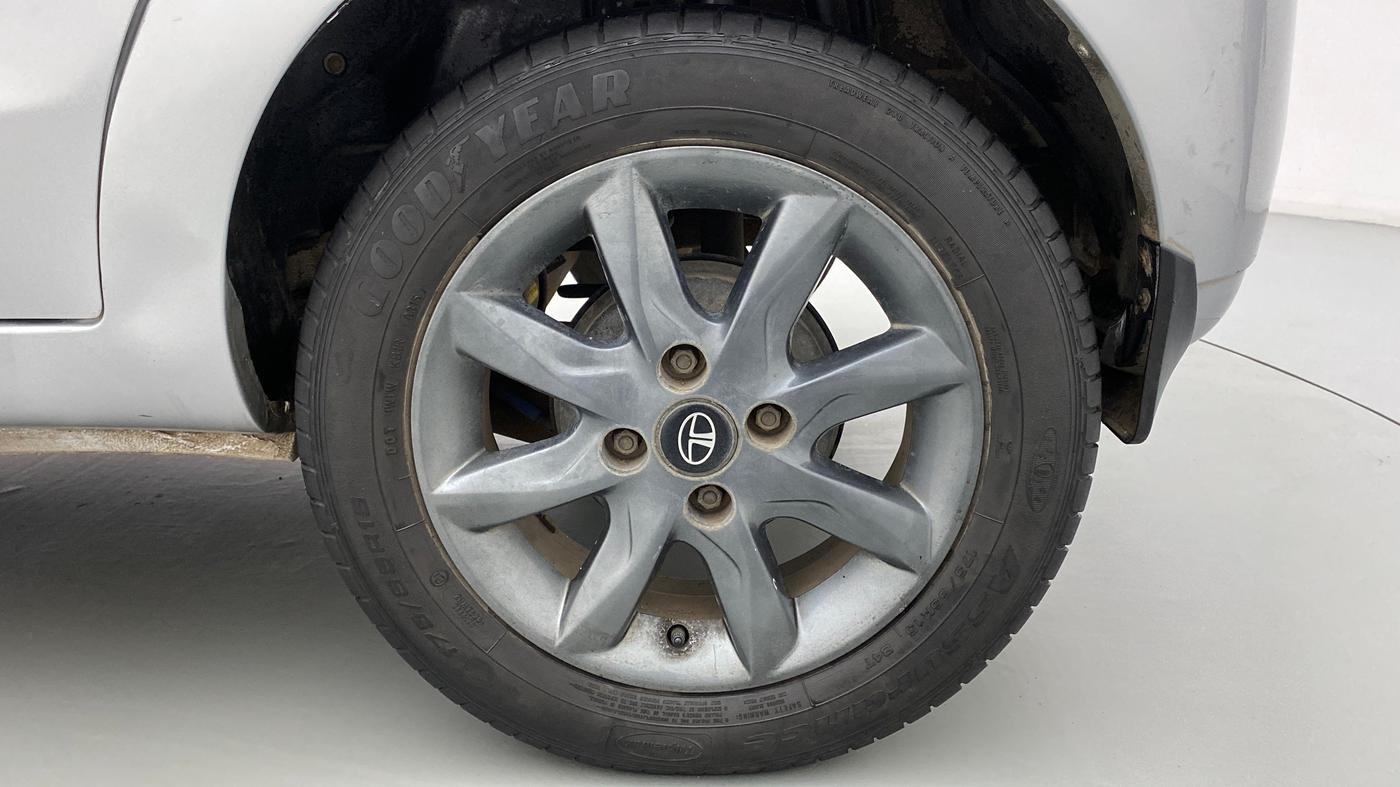 2015 Tata Bolt XT REVOTRON, Petrol, Manual, 22,846 km, Left Rear Wheel