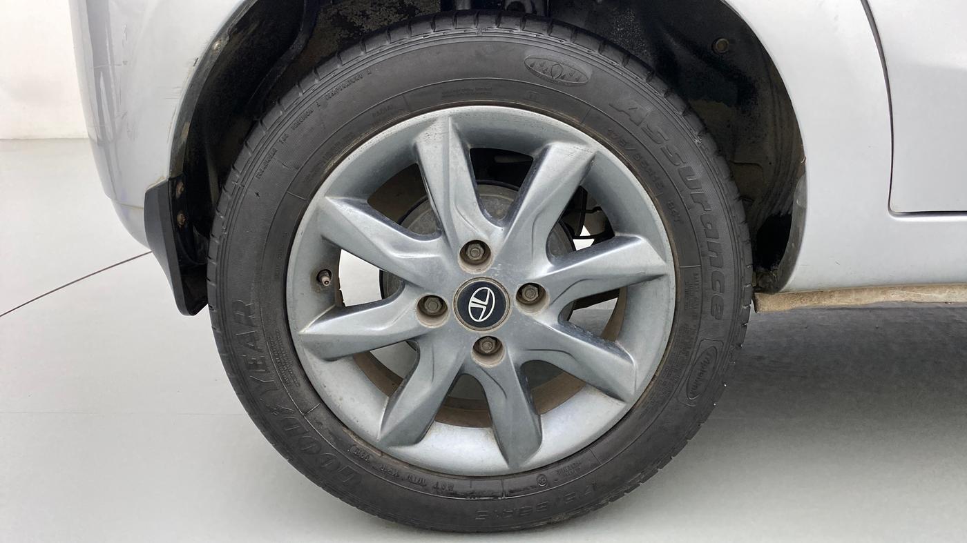 2015 Tata Bolt XT REVOTRON, Petrol, Manual, 22,846 km, Right Rear Wheel