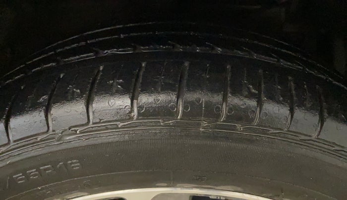 2018 Maruti Ciaz ALPHA  AT 1.5 SHVS PETROL, Petrol, Automatic, 25,860 km, Right Front Tyre Tread