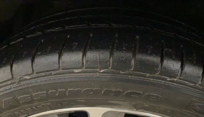 2018 Maruti Ciaz ALPHA  AT 1.5 SHVS PETROL, Petrol, Automatic, 25,860 km, Left Front Tyre Tread