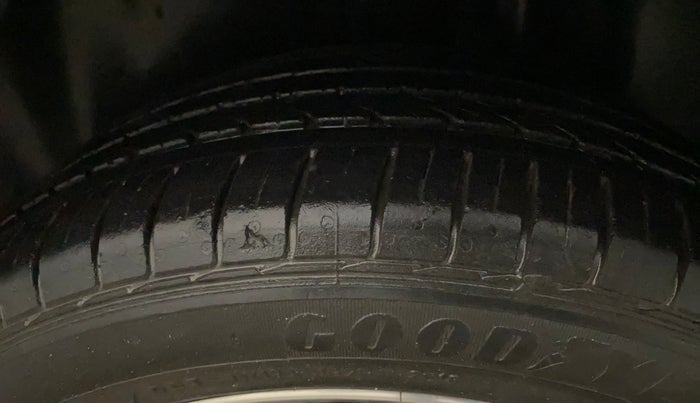 2018 Maruti Ciaz ALPHA  AT 1.5 SHVS PETROL, Petrol, Automatic, 25,860 km, Left Rear Tyre Tread