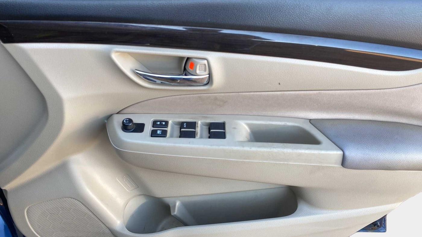 2017 Maruti Ciaz DELTA 1.4 MT PETROL, Petrol, Manual, 58,306 km, Driver Side Door Panels Control