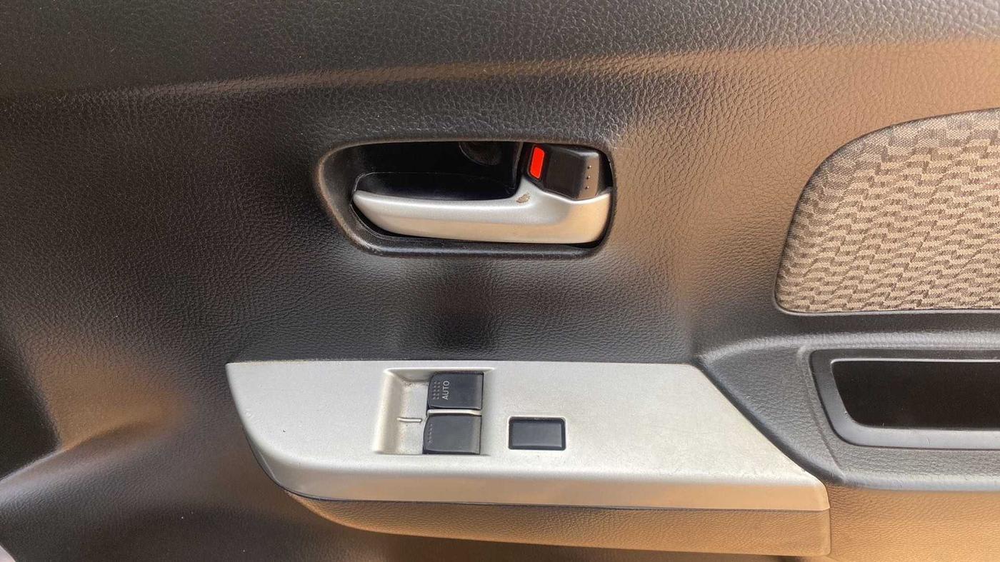 2014 Maruti Wagon R 1.0 LXI, Petrol, Manual, 56,244 km, Driver Side Door Panels Control
