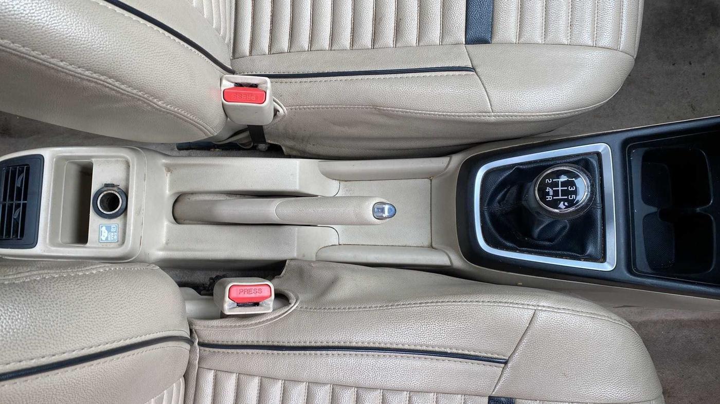 2017 Maruti Dzire VDI, Diesel, Manual, 87,744 km, Gear Lever