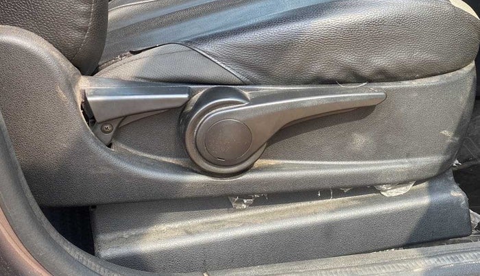 2018 Tata Tiago XZ PETROL, Petrol, Manual, 34,726 km, Driver Side Adjustment Panel