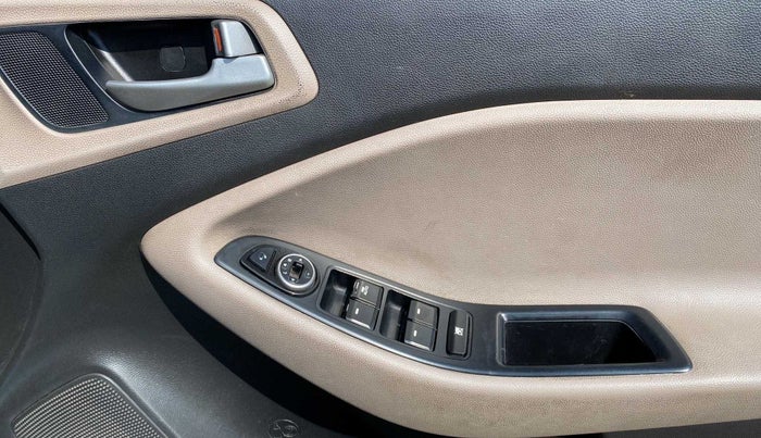 2015 Hyundai Elite i20 SPORTZ 1.2 (O), Petrol, Manual, 80,630 km, Driver Side Door Panels Control