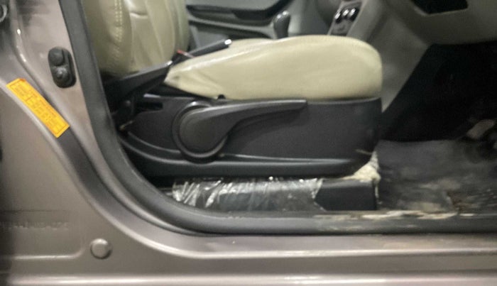 2018 Tata Tiago XZ PETROL, Petrol, Manual, 40,212 km, Driver Side Adjustment Panel