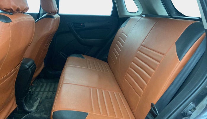 2020 Maruti Vitara Brezza LXI, Petrol, Manual, 35,026 km, Right Side Rear Door Cabin