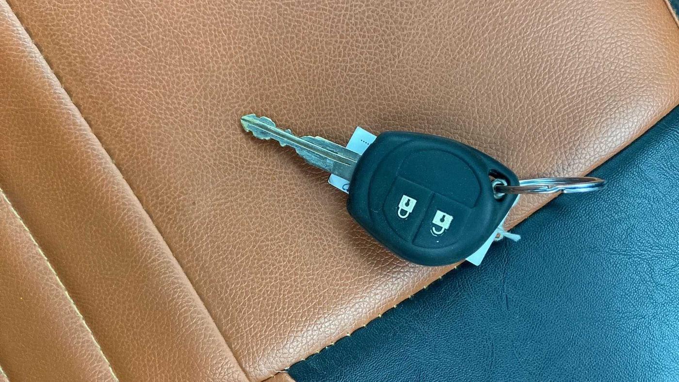 2020 Maruti Vitara Brezza LXI, Petrol, Manual, 35,026 km, Key Close Up