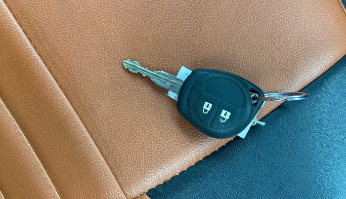 2020 Maruti Vitara Brezza LXI, Petrol, Manual, 35,026 km, Key Close Up