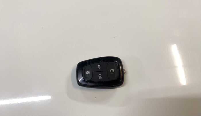 2019 Tata Harrier XZ 2.0L, Diesel, Manual, 78,112 km, Key Close Up