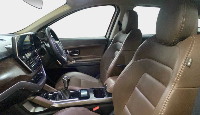 2019 Tata Harrier XZ 2.0L, Diesel, Manual, 78,112 km, Right Side Front Door Cabin