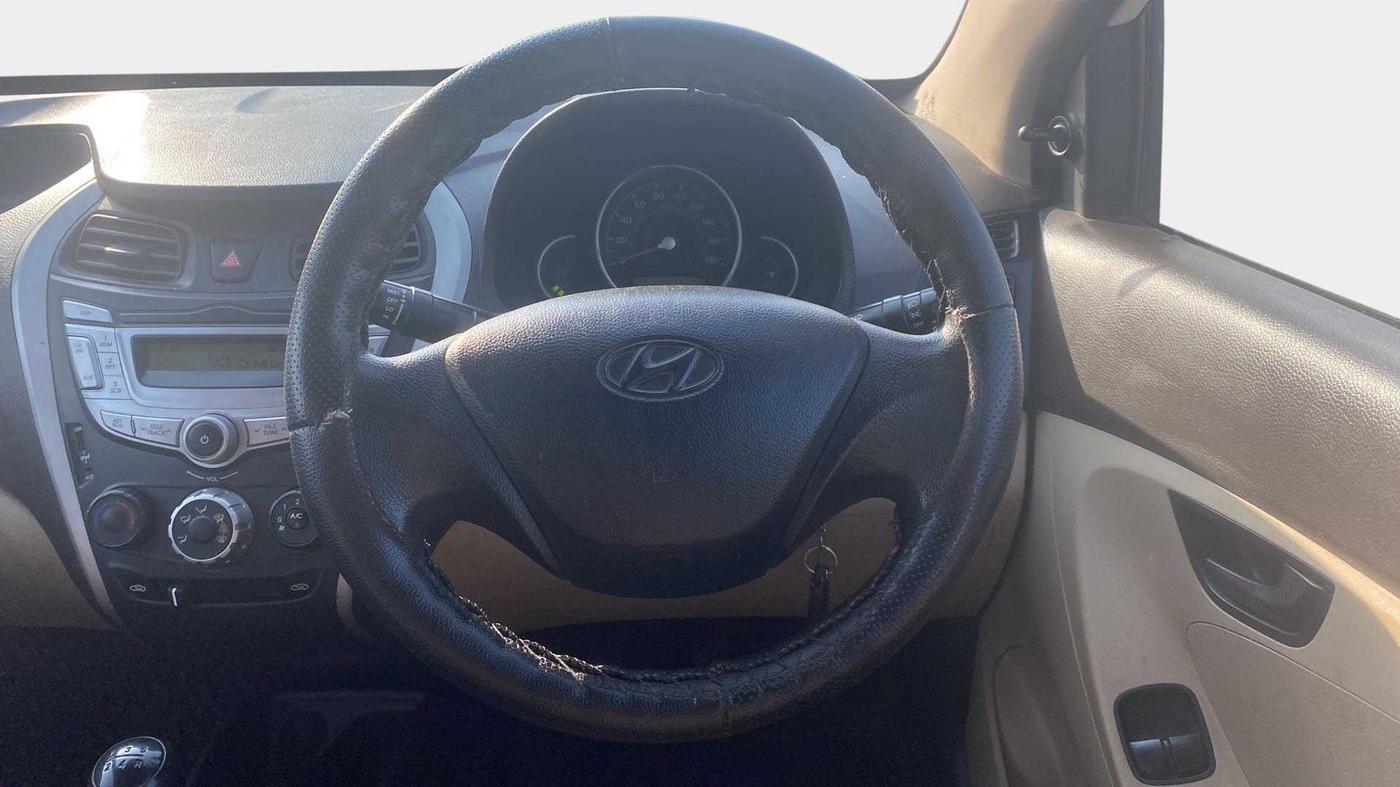 2016 Hyundai Eon MAGNA +, Petrol, Manual, 40,967 km, Steering Wheel Close Up