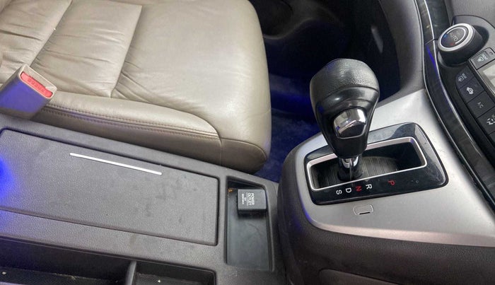 2017 Honda CRV 2.0L I-VTEC 2WD AT, CNG, Automatic, 43,824 km, Gear Lever