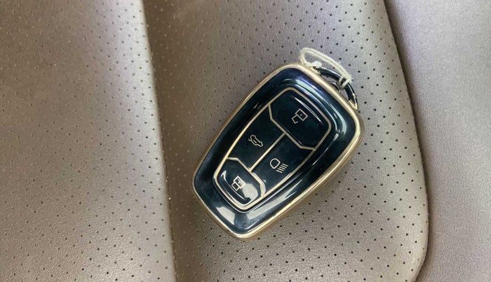 2021 Tata Harrier XZA PLUS 2.0L DUAL TONE, Diesel, Automatic, 34,543 km, Key Close Up