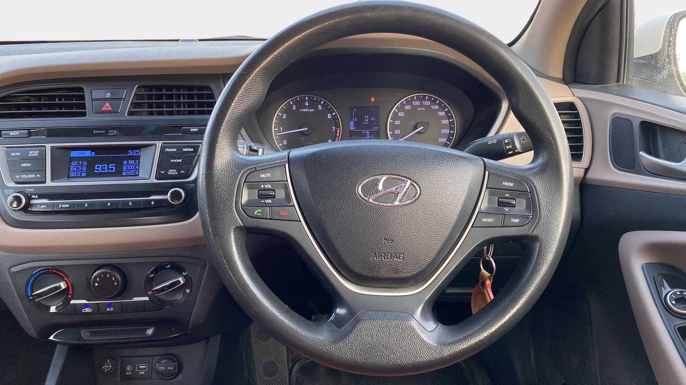 2016 Hyundai Elite i20 MAGNA 1.2, CNG, Manual, 85,433 km, Steering Wheel Close Up