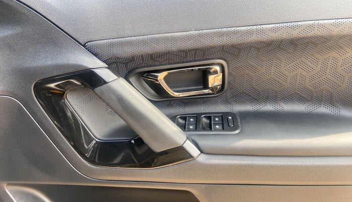 2022 Tata Safari XZA PLUS DARK EDITION, Diesel, Automatic, 16,420 km, Driver Side Door Panels Control