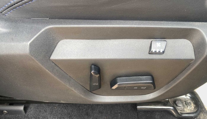 2022 Tata Safari XZA PLUS DARK EDITION, Diesel, Automatic, 16,420 km, Driver Side Adjustment Panel