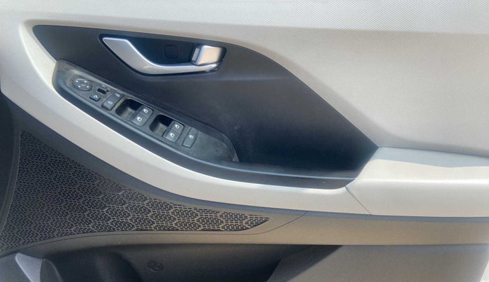 2022 Hyundai Creta SX IVT 1.5 PETROL, Petrol, Automatic, 13,989 km, Driver Side Door Panels Control