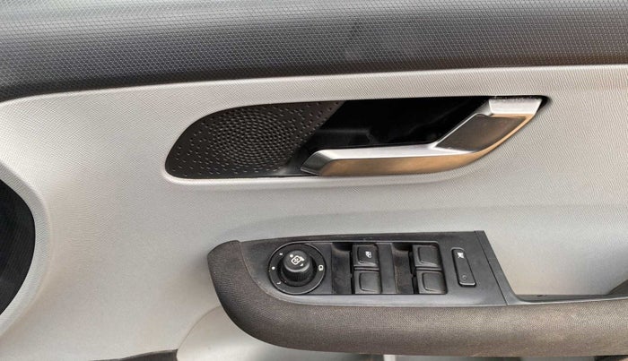 2021 Tata ALTROZ XZ PETROL, Petrol, Manual, 57,776 km, Driver Side Door Panels Control
