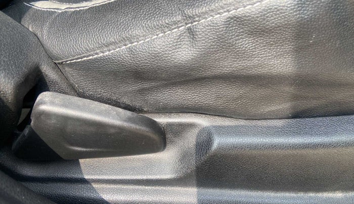 2022 Renault Kwid RXL 1.0, Petrol, Manual, 7,259 km, Driver Side Adjustment Panel