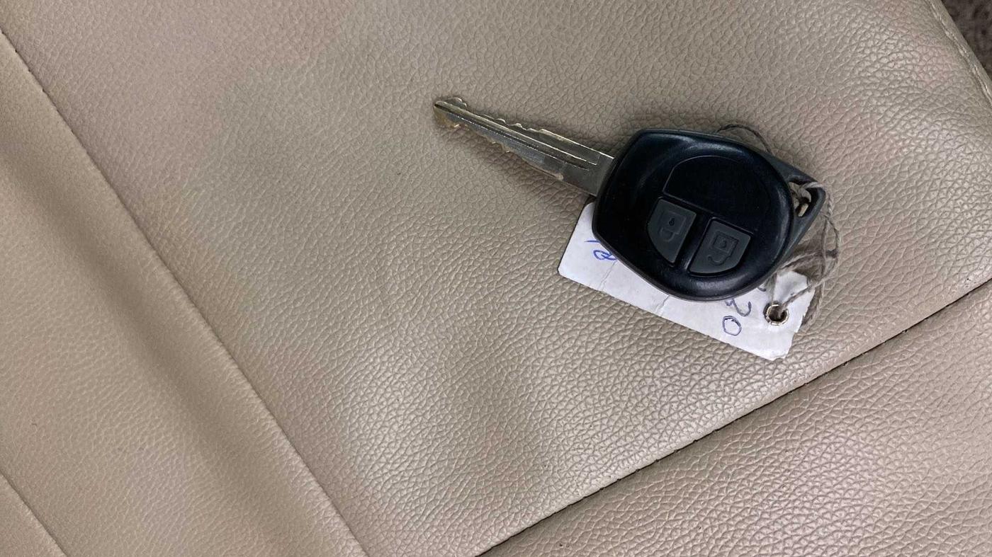 2017 Maruti Swift Dzire VXI, Petrol, Manual, 60,753 km, Key Close Up