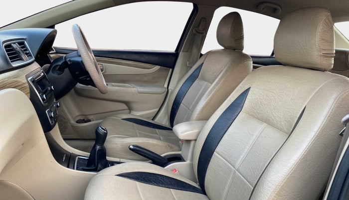 2018 Maruti Ciaz DELTA 1.5 SHVS MT PETROL, Petrol, Manual, 76,907 km, Right Side Front Door Cabin
