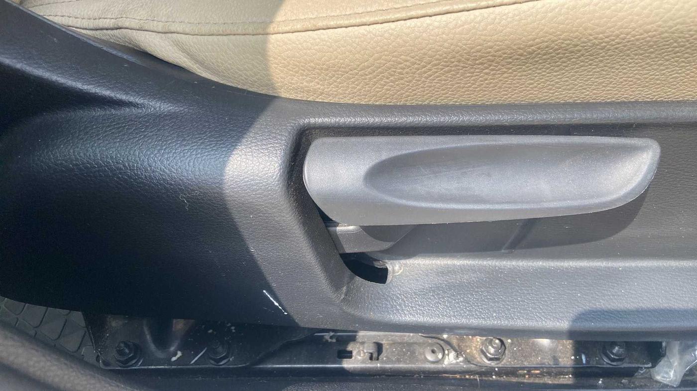 2019 Volkswagen Vento HIGHLINE PLUS 1.2 AT 16 ALLOY, Petrol, Automatic, 24,645 km, Driver Side Adjustment Panel