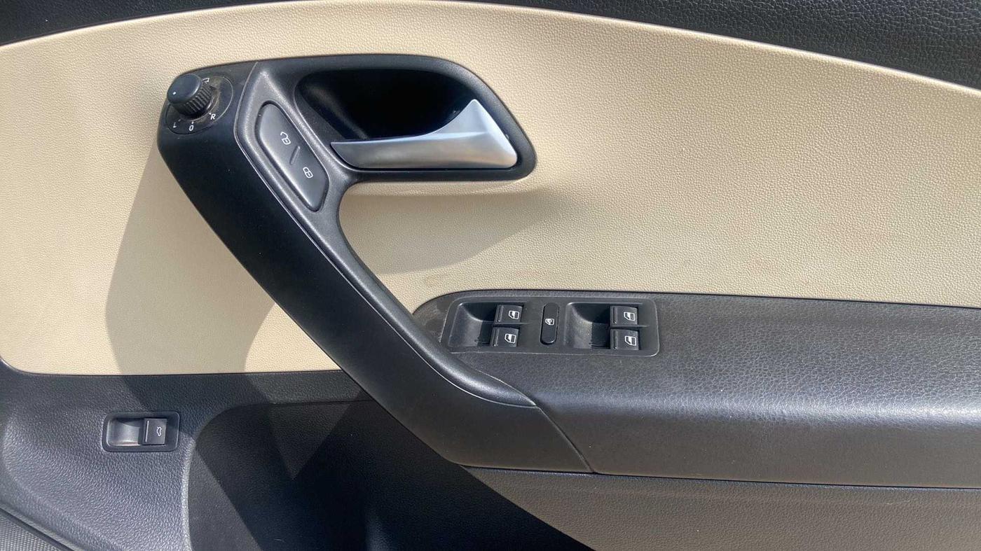 2019 Volkswagen Vento HIGHLINE PLUS 1.2 AT 16 ALLOY, Petrol, Automatic, 24,645 km, Driver Side Door Panels Control