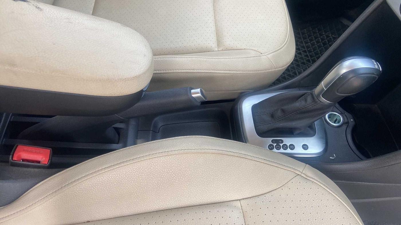 2019 Volkswagen Vento HIGHLINE PLUS 1.2 AT 16 ALLOY, Petrol, Automatic, 24,645 km, Gear Lever