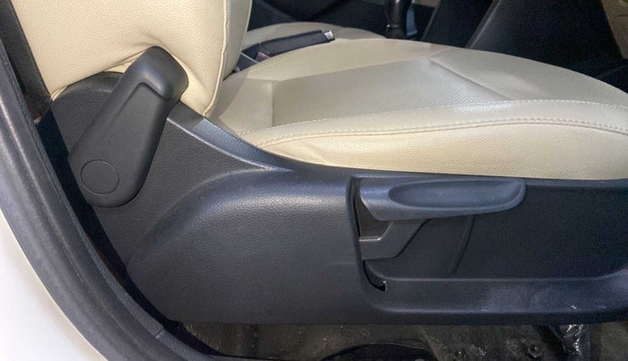 2019 Skoda Rapid AMBITION 1.6 MPI MT, Petrol, Manual, 16,394 km, Driver Side Adjustment Panel