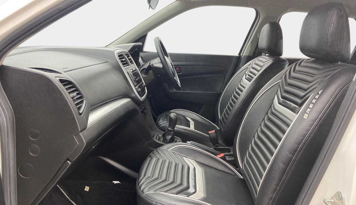 2020 Maruti Vitara Brezza LXI, Petrol, Manual, 35,437 km, Right Side Front Door Cabin