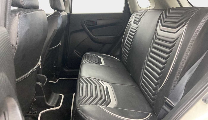 2020 Maruti Vitara Brezza LXI, Petrol, Manual, 35,437 km, Right Side Rear Door Cabin