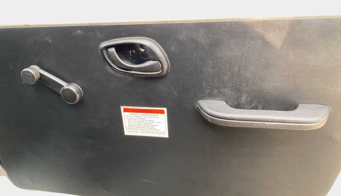 2022 Maruti Eeco 5 STR AC CNG (O), CNG, Manual, 31,899 km, Driver Side Door Panels Control